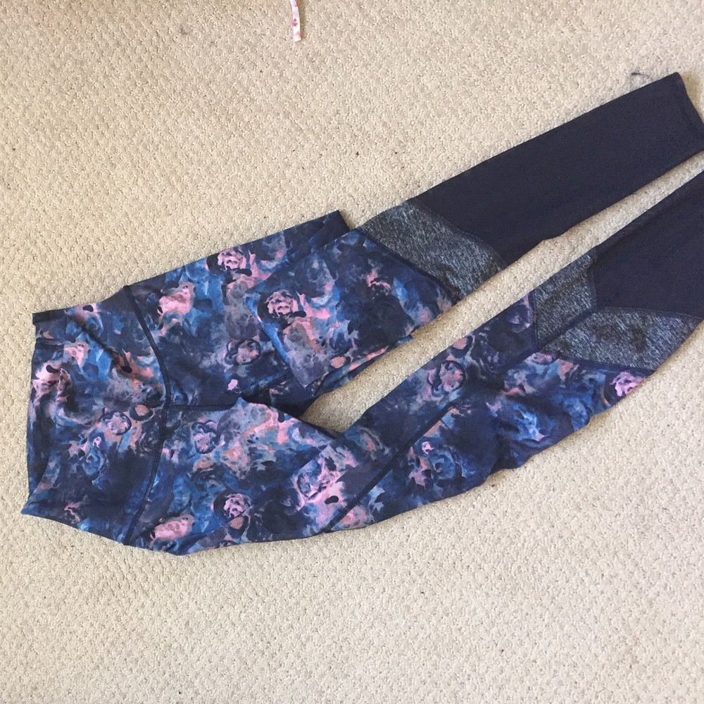 Lululemon leggings size 4 -- worn twice, like new!