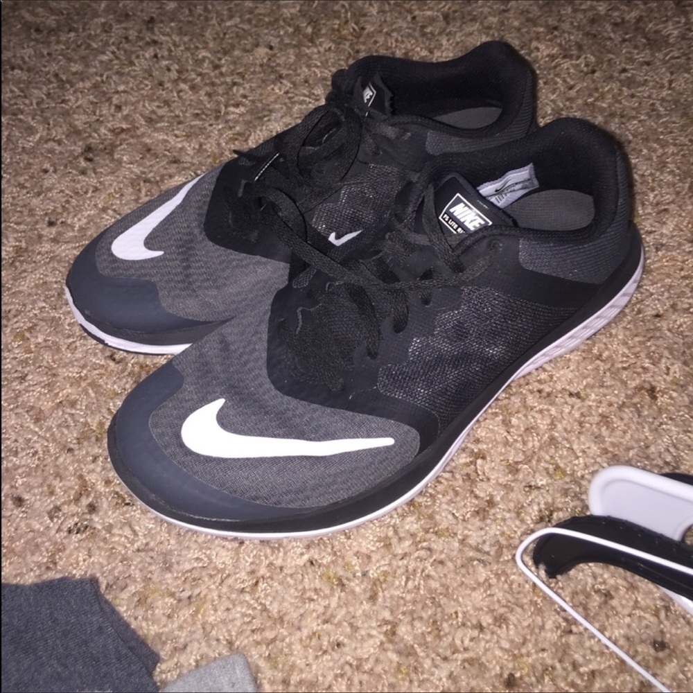 Nike tennis shoes