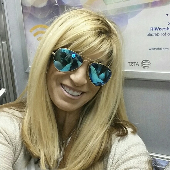 Meet your Posher, April - Picture 1 of 1