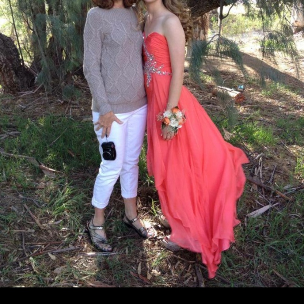 CORAL PROM DRESS - Picture 2 of 4