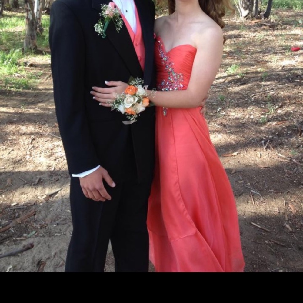 CORAL PROM DRESS - Picture 3 of 4