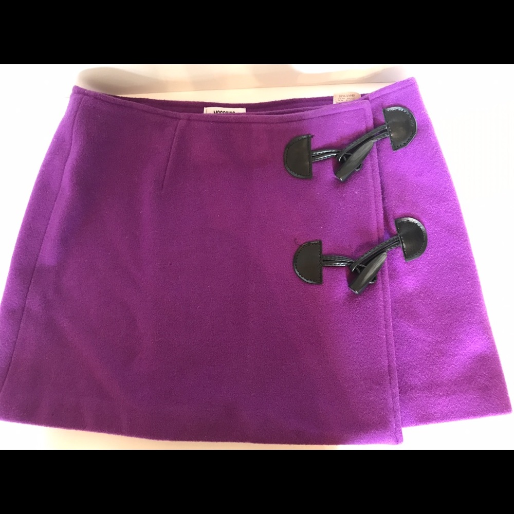 Moschino skirt 🎉🎉