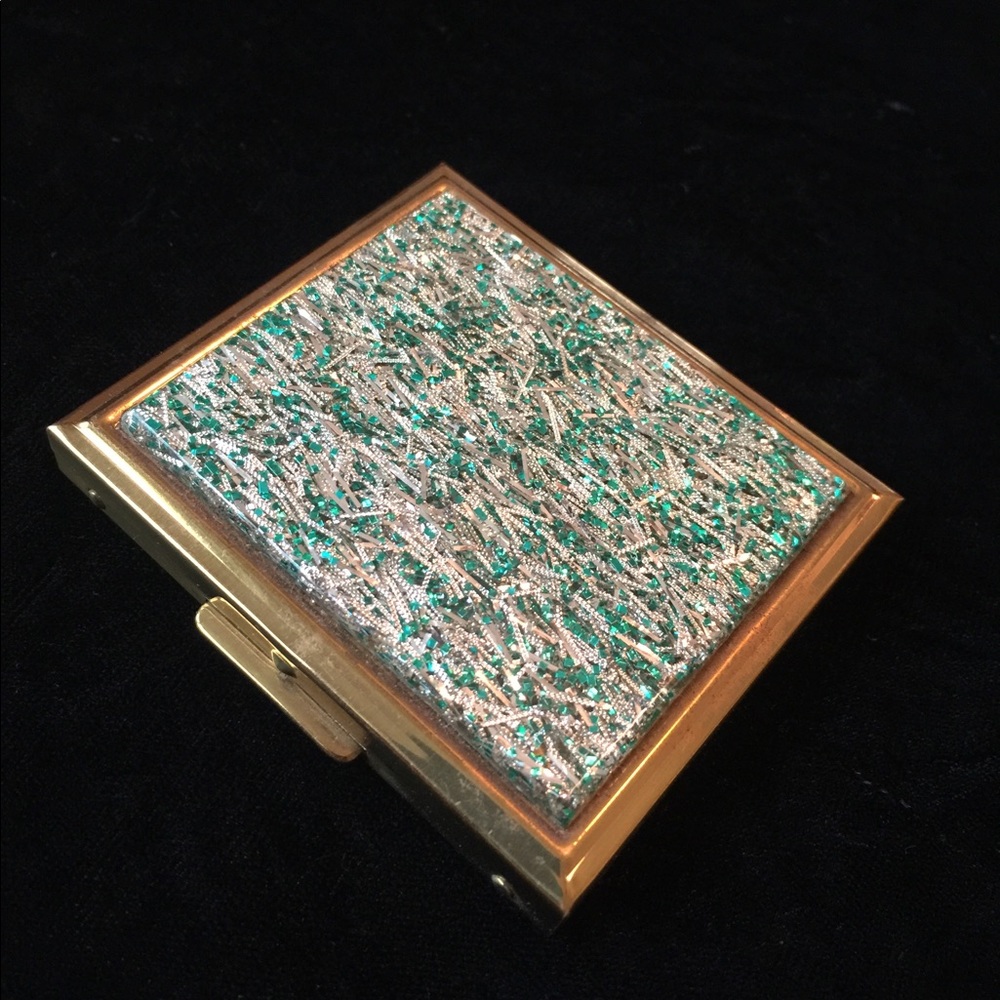 🎉💚🎉💚 HOST PICK VTG FIFTH AVENUE COMPACT