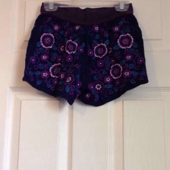 Shorts - Picture 2 of 2