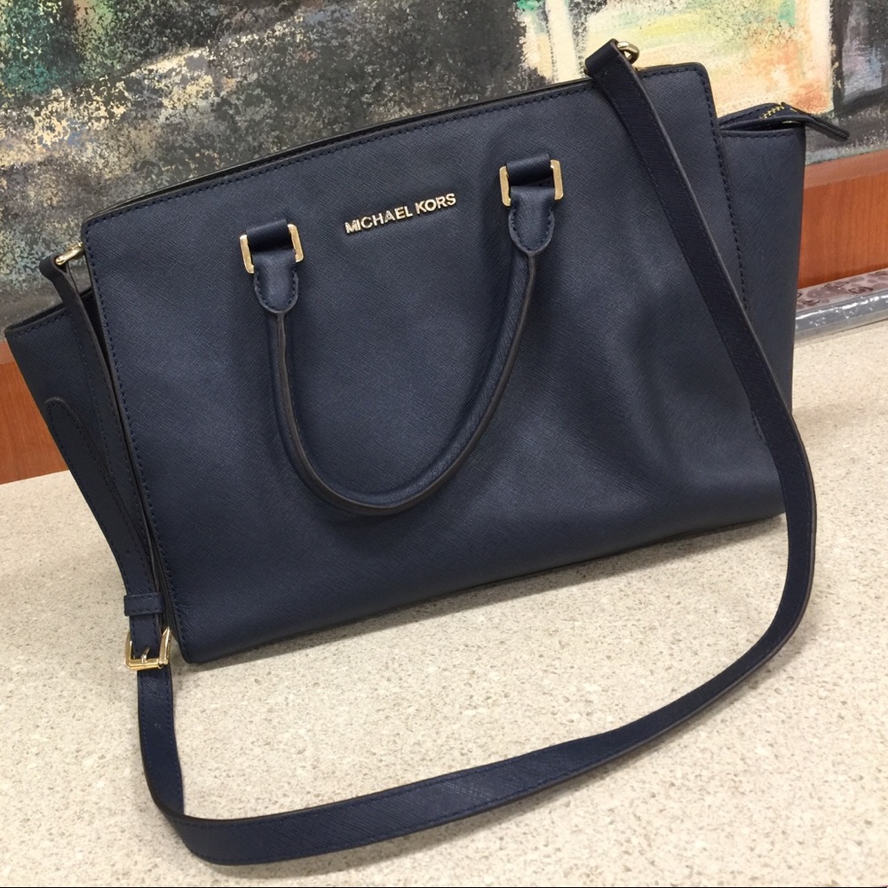 WEEKEND SALE Authentic Blue Michael Kors Handbag