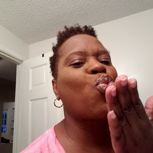 Meet your Posher, Lois