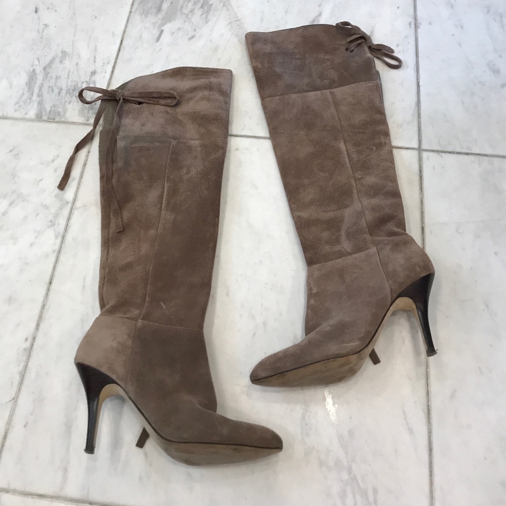 Beautiful light brown Arturo Chiang zip up heels