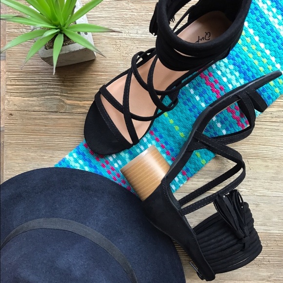 Sandals! - Picture 3 of 4