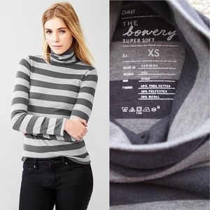 Gap Women Supersoft Stripe Turtleneck Tee size XS