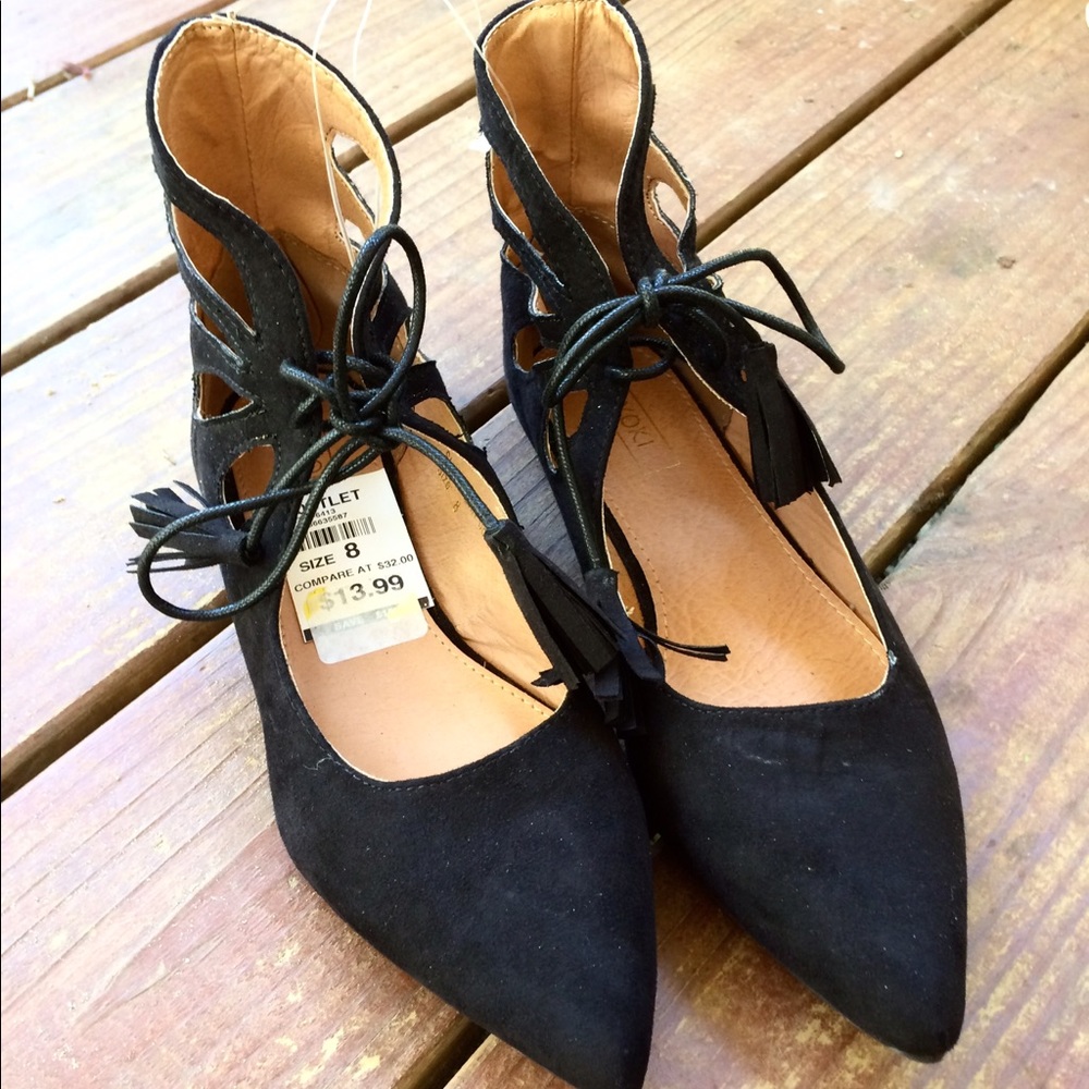 NWT 💕 Suede Lace-Up Flats by Yoki