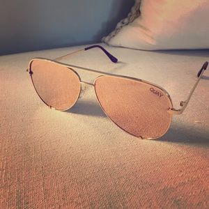 QUAY Rose Gold Aviator flat mirror style