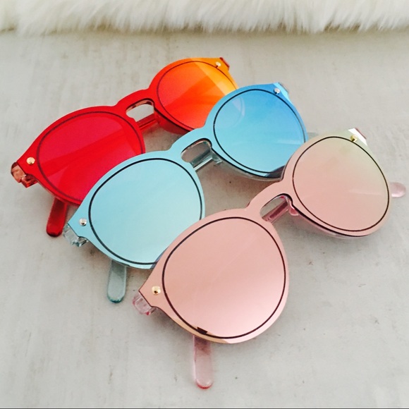 ⭐️ FLASH ⭐️ Mirrored Sunnies - Picture 2 of 6