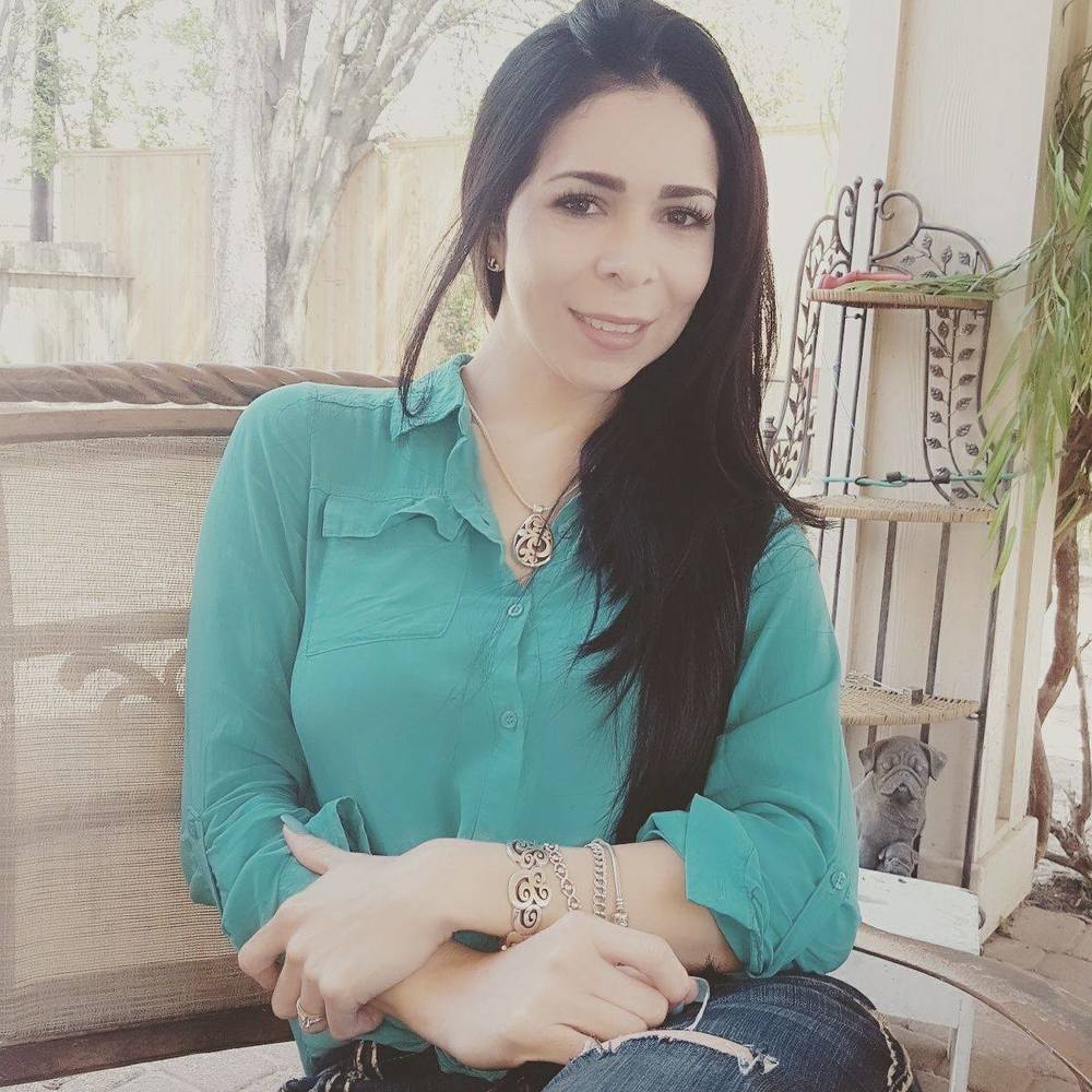 Meet your Posher, Dayana