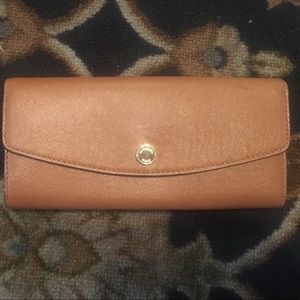 Gorgeous Michael Kors wallet. Price Drop😍