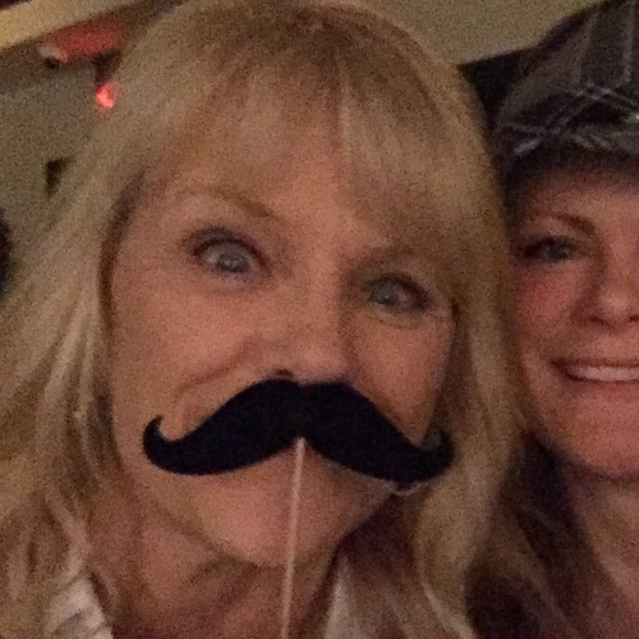 Meet your Posher, Kat - Picture 1 of 1