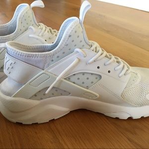 NIKE AIR HUARACHE RUN ULTRA//TRIPLE WHITE