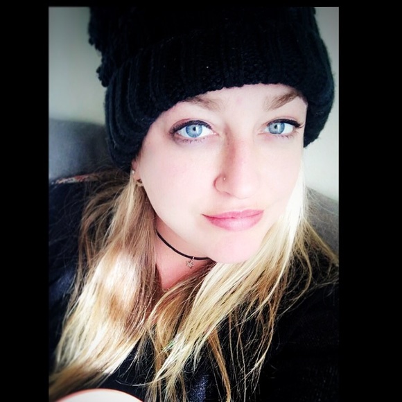 Meet your Posher, Gretchen - Picture 2 of 2