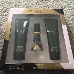 Reb'l fleur by Rihanna gift set.