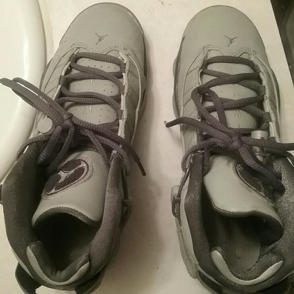 Grey Jordans  5.5youth  tats 7 in womans