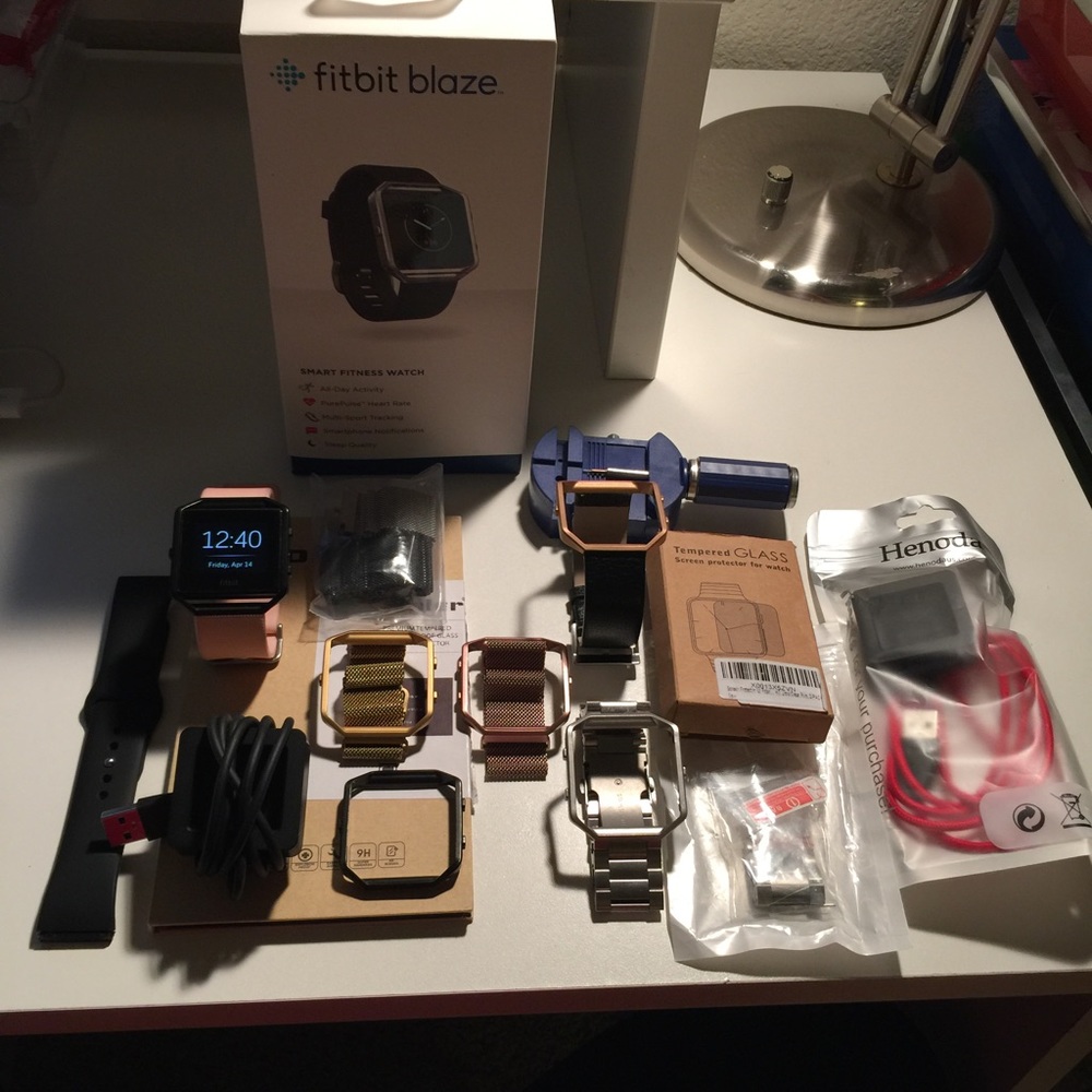 FITBIT BLAZE + ACCESSORIES BUNDLE