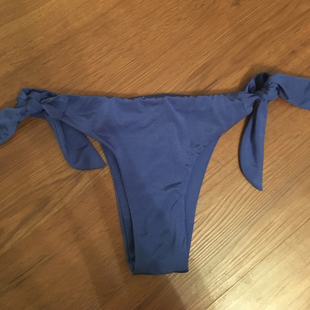 Cheeky blue Roxy bikini never been worn