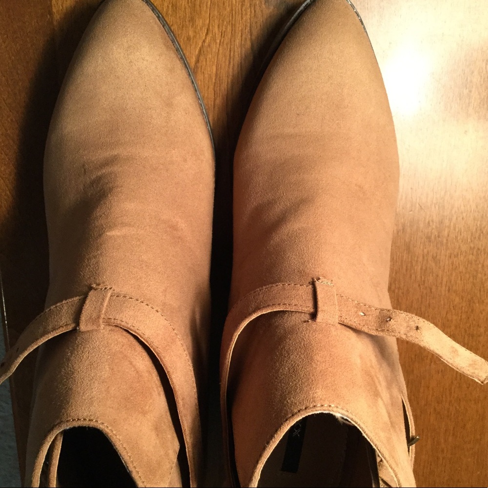 Super cute suede booties