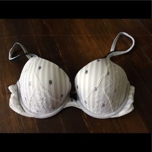 Body by Victoria's Secret bra