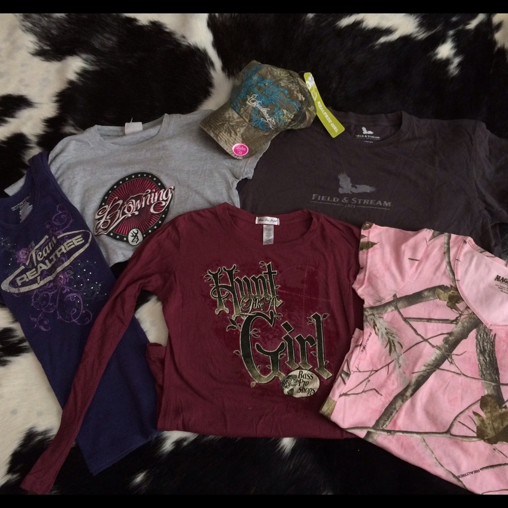 Ladies shirt bundle w/ball cap! 👚👚👚👚👚