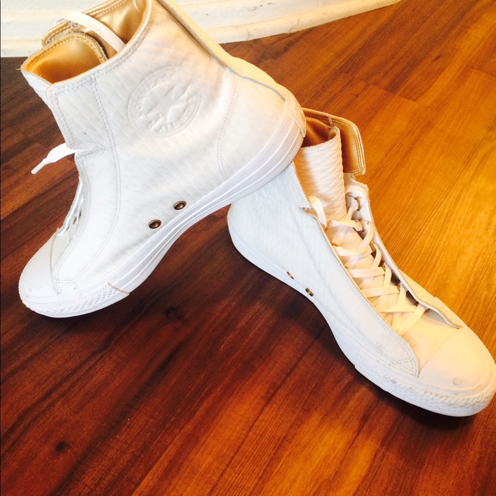 Men's (size 11) White Converse with Gold lining