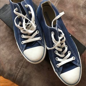 Navy blue converse