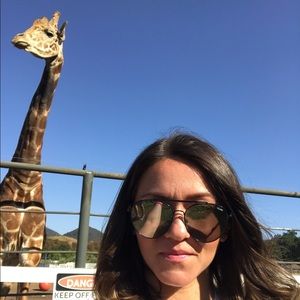 Meet your Posher, Toni