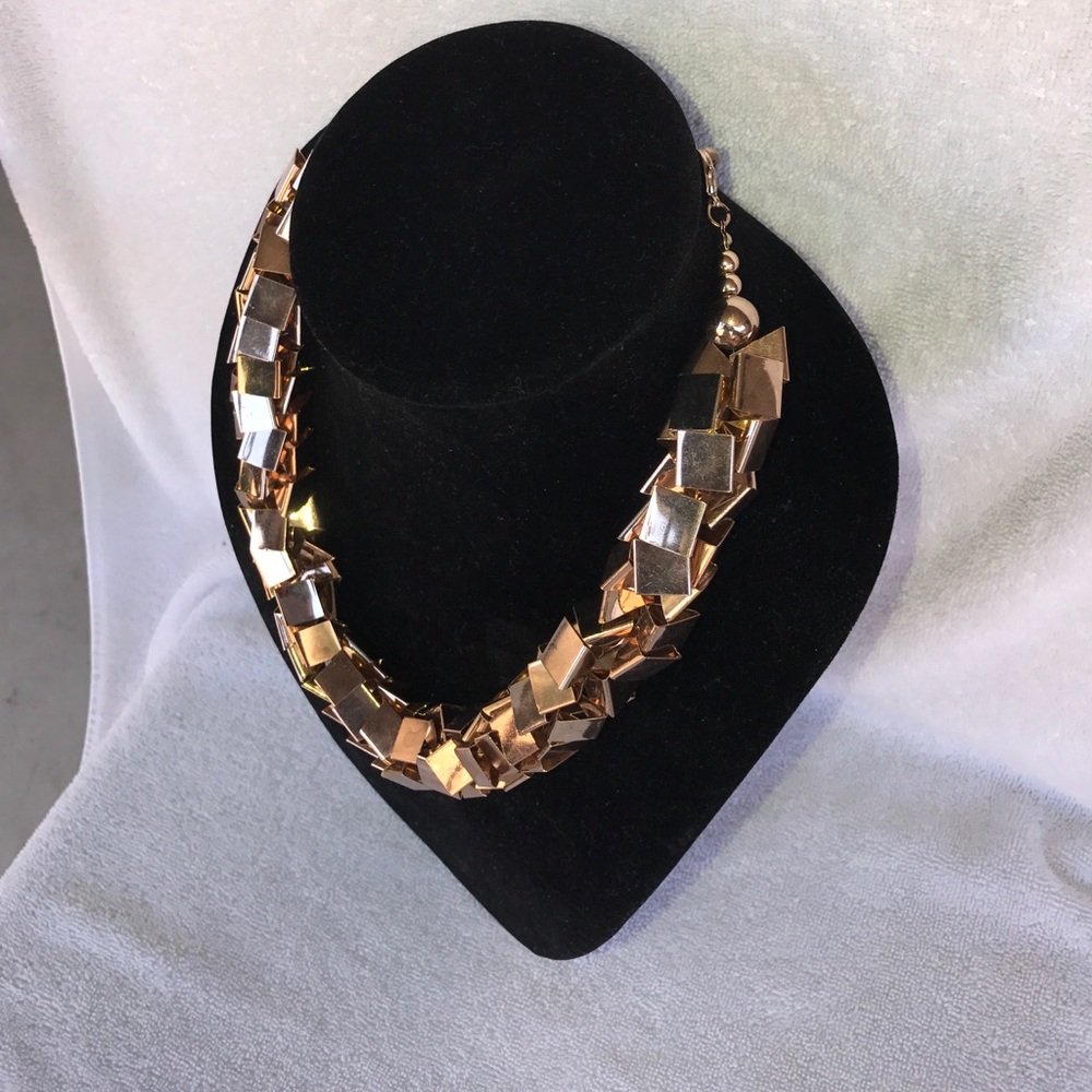 🆕  ZARA GOLD NECKLACE - Picture 2 of 3