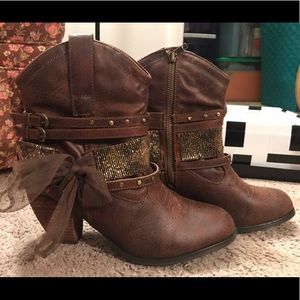 NEW IN BOX Not Rated Ankle Cowboy Booties 😍💁🏼👢