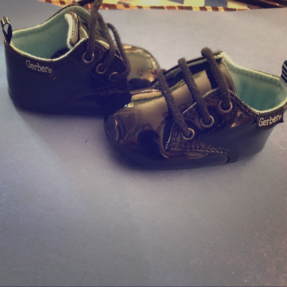 Gerber's Newborn Shoes & 7 pairs of socks