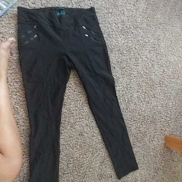 Shoes clothes and more - Picture 7 of 8