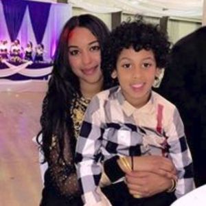 Meet your Posher, Deena