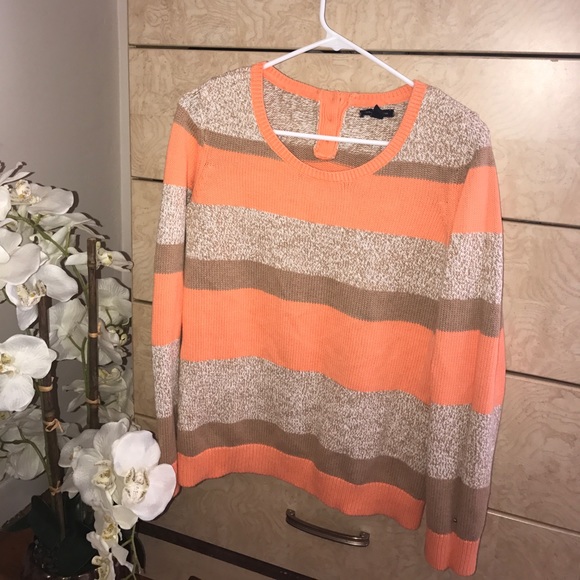 Tommy Hilfiger Sweater. - Picture 2 of 6