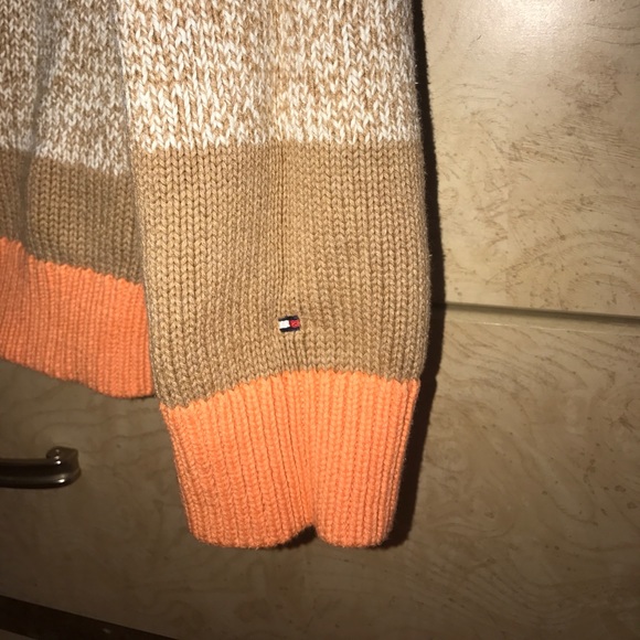 Tommy Hilfiger Sweater. - Picture 3 of 6