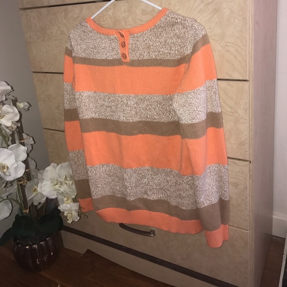 Tommy Hilfiger Sweater. - Picture 6 of 6