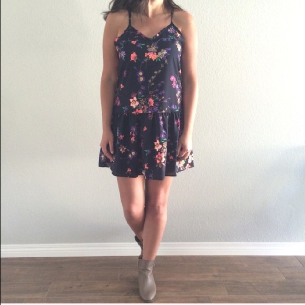SOLD // floral & navy blue boutique dress ๐ - Picture 1 of 3