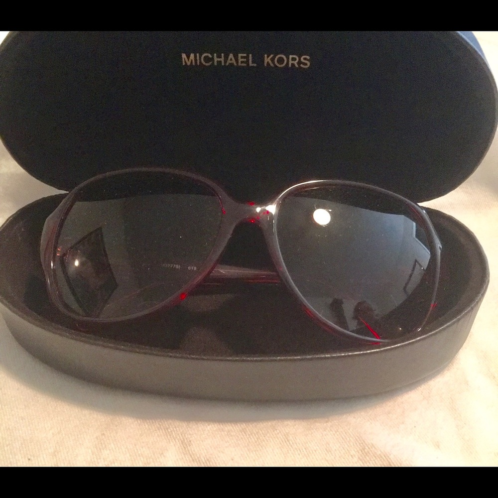 🌷MICHAEL KORS SUNGLASSES w/CASE reposhed