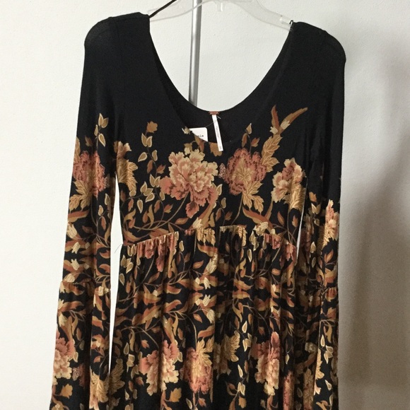 New with tags FREE PEOPLE AMAZING Long Bell sleeve dress - Picture 4 of 7