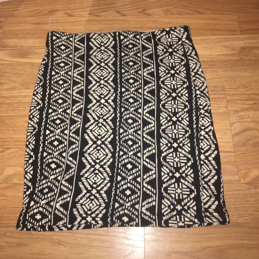 Forever 21 Tribal body con skirt size medium