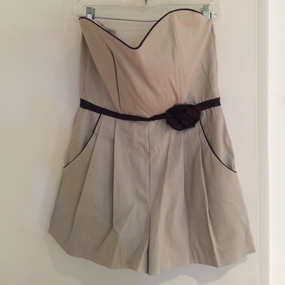 American vintage short romper with flower