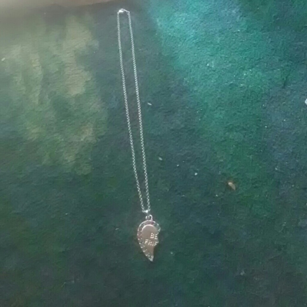 A bestfriend necklace