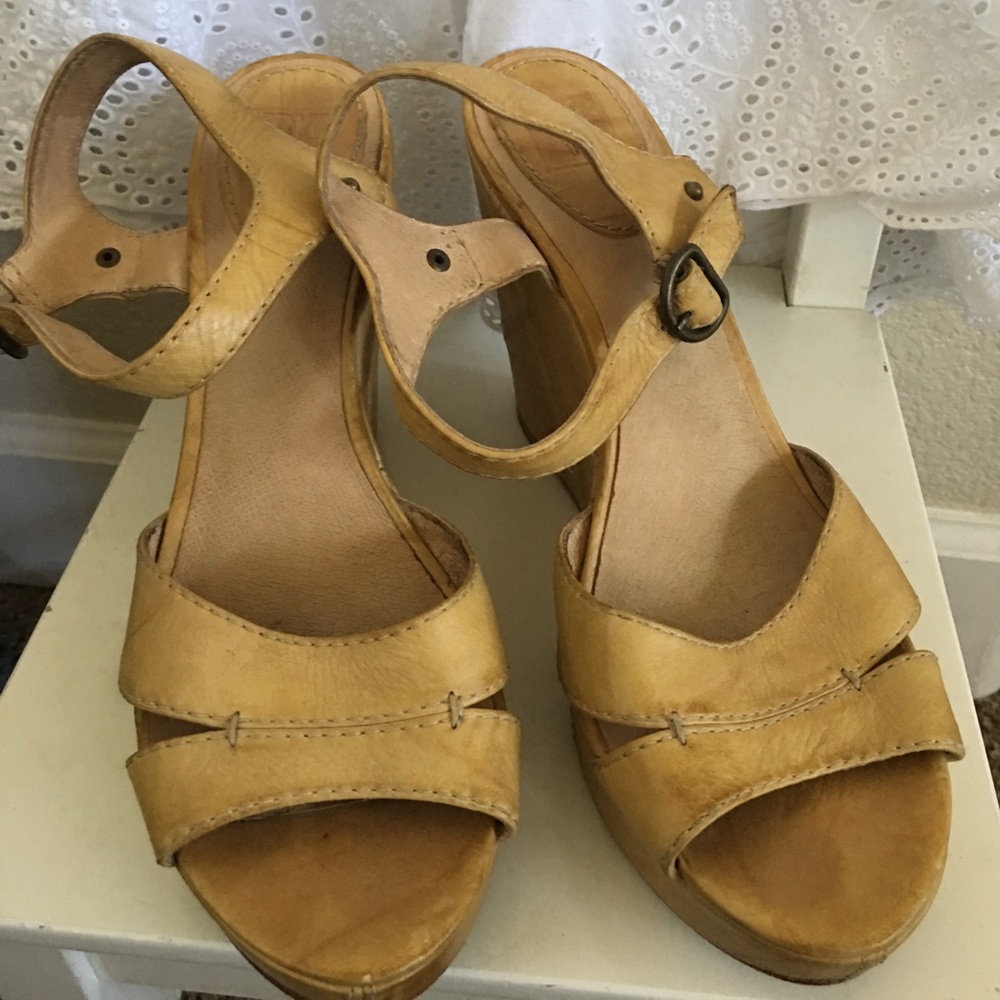 Frye wedges