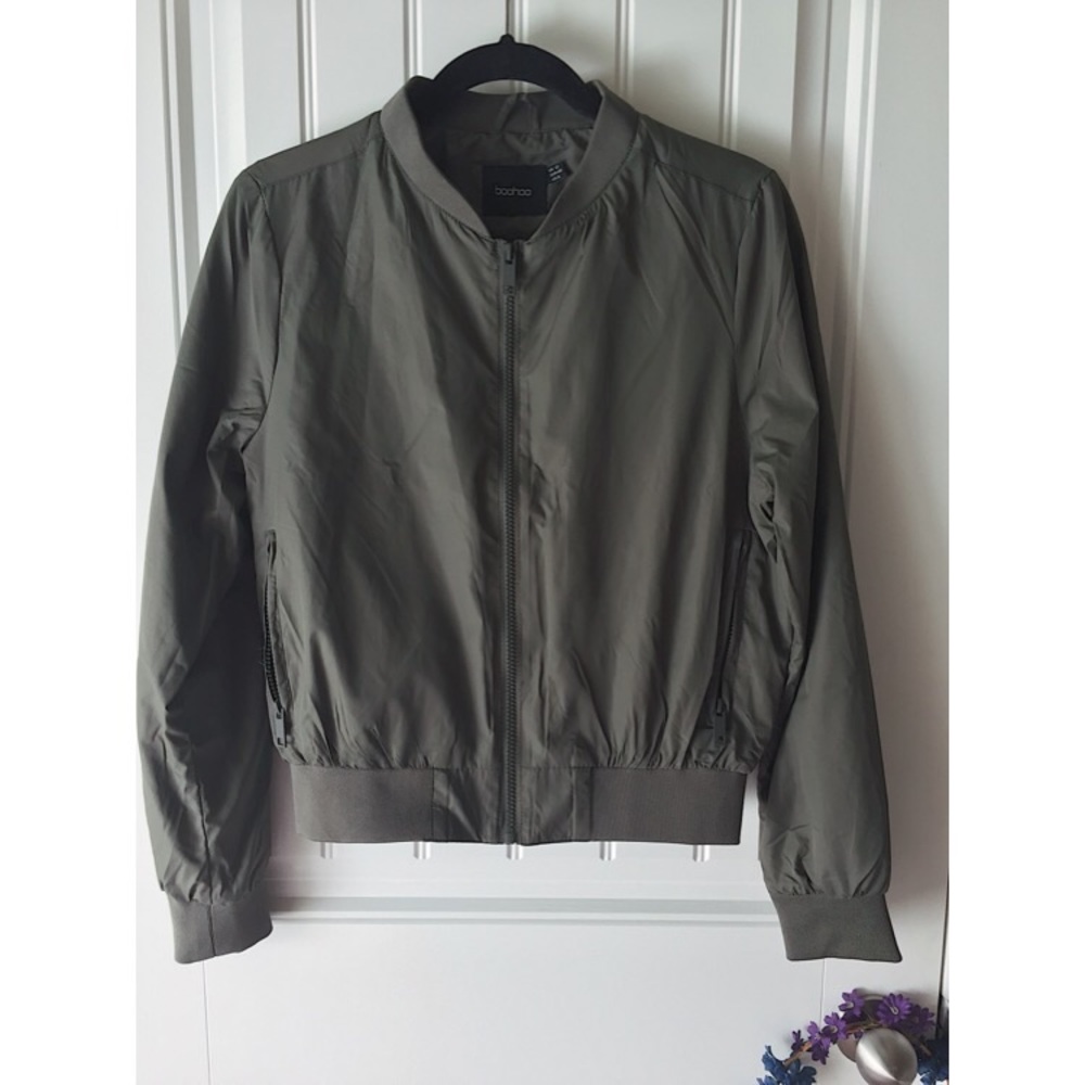 🌵Boohoo Khaki Bomber Jacket🌵