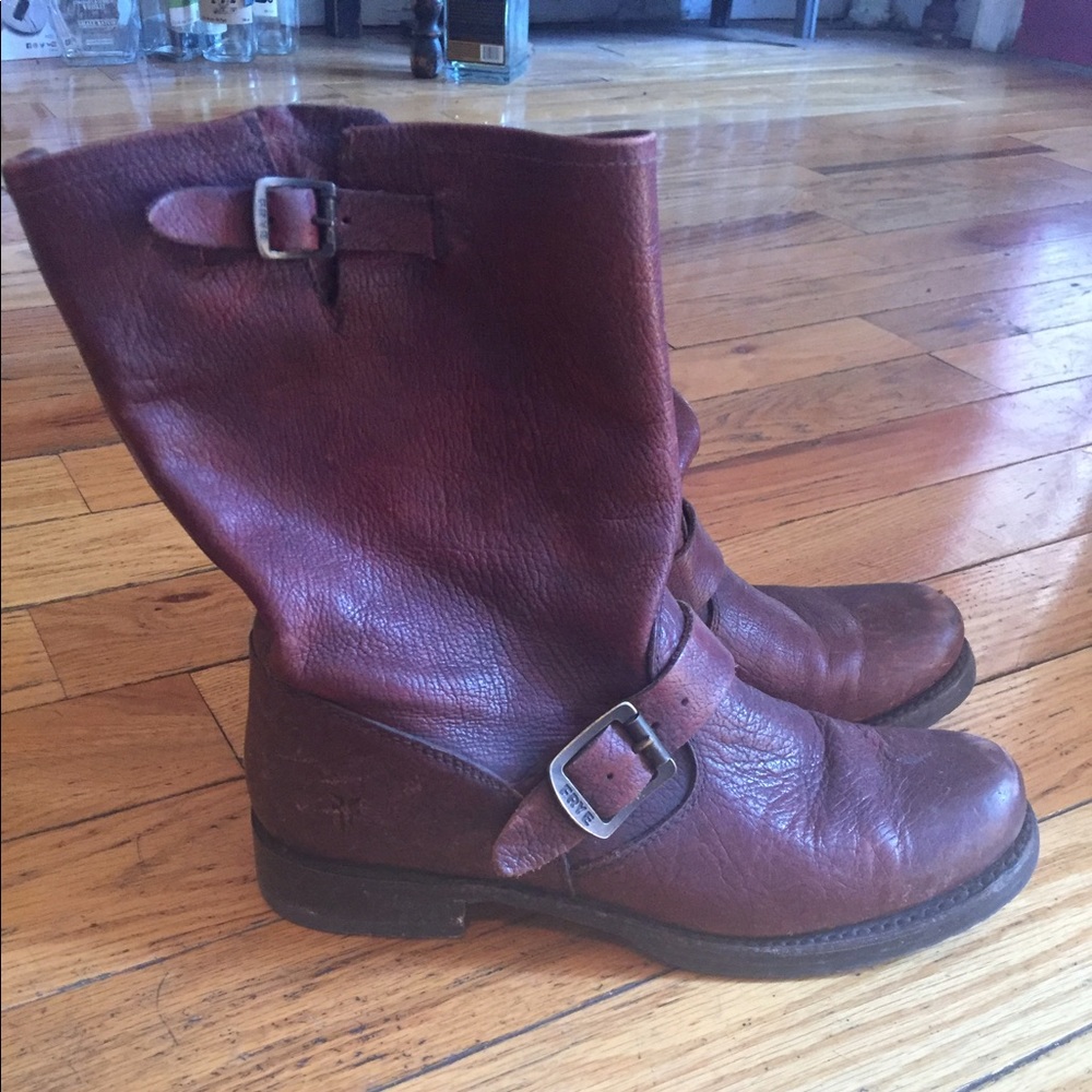Size 9.5 frye boots