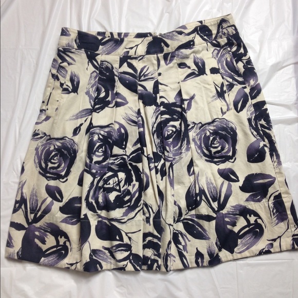 CAbi Dresses & Skirts - CAbi Floral skirt Sz 6 preloved