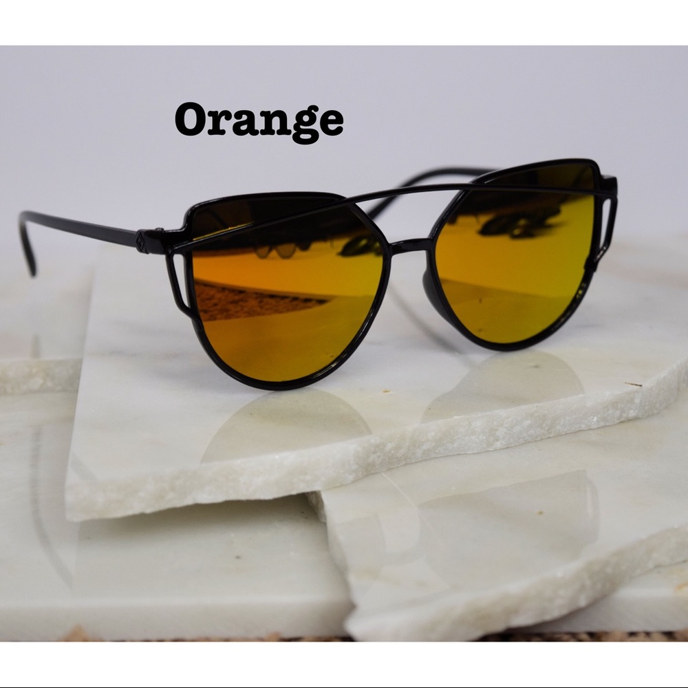 The It Girl Mirror Sunglasses - Picture 4 of 7
